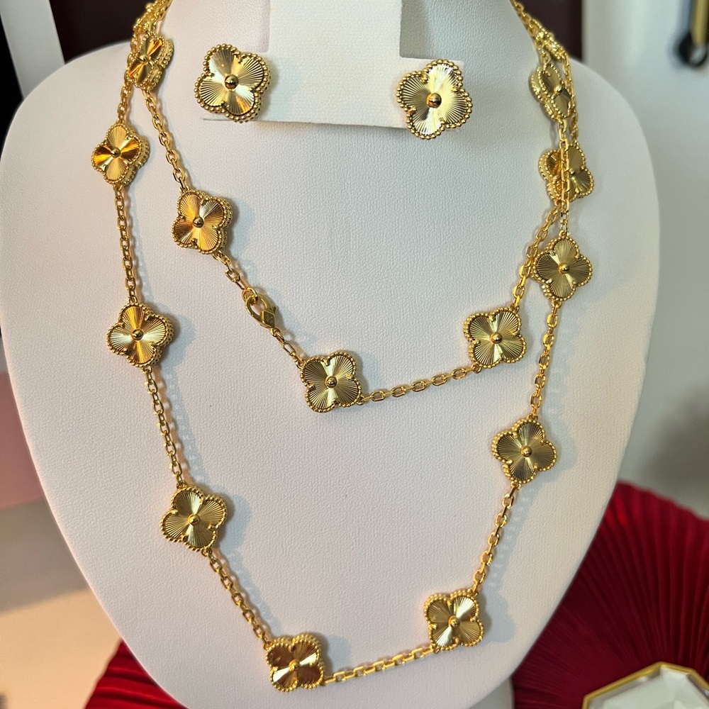 3piece high end Gold clover set